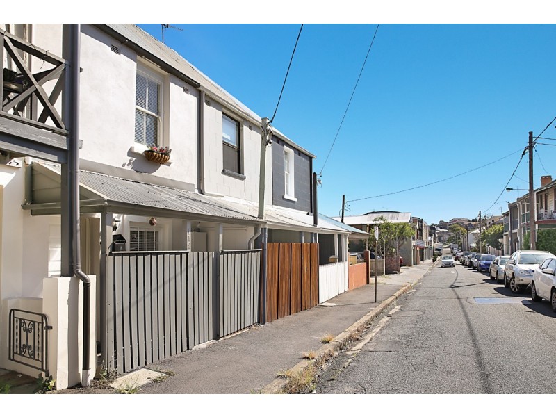 112 Railway Street, Cooks Hill NSW 2300