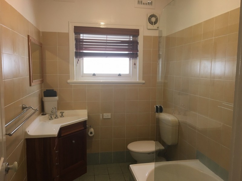 2/124 CHURCH STREET, The Hill NSW 2300