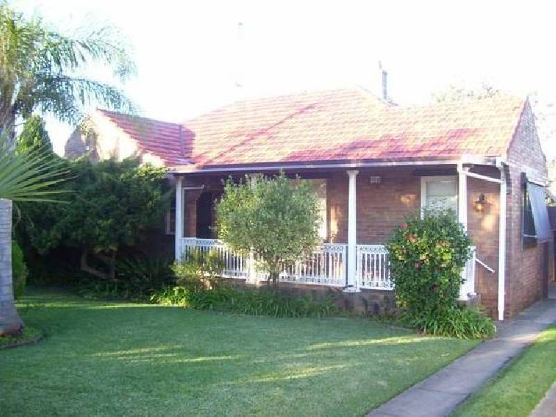 Fullerton STREET, Stockton NSW 2295