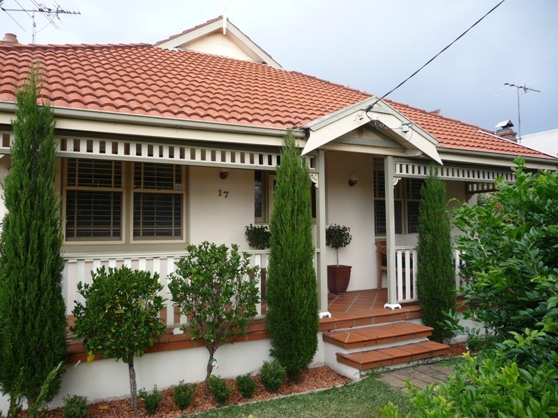 17 Pulver Street, Hamilton South NSW 2303