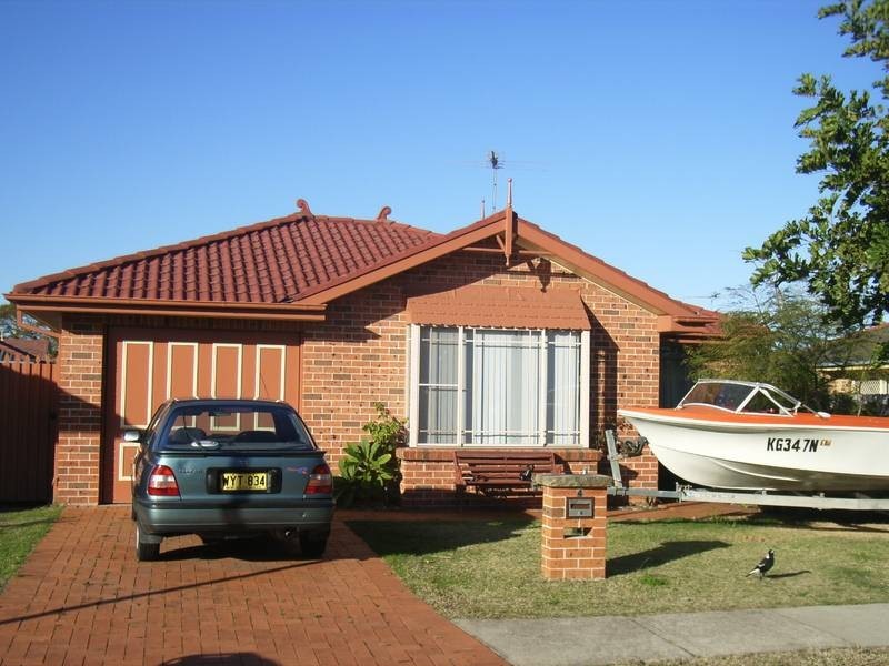 4 Hollingsford Crescent, Carrington NSW 2294