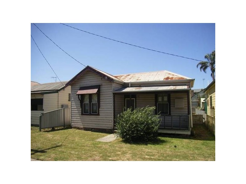 102 Roxburgh Street, Stockton NSW 2295