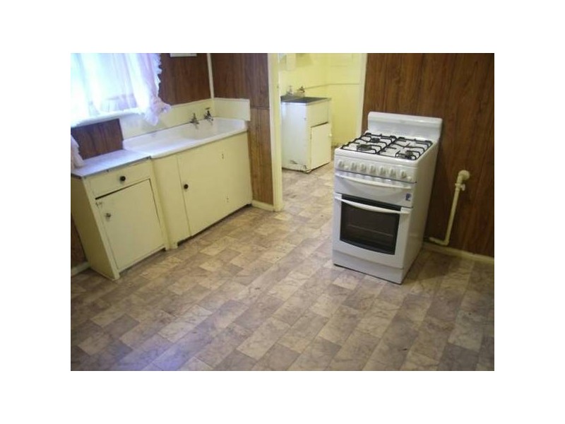 102 Roxburgh Street, Stockton NSW 2295