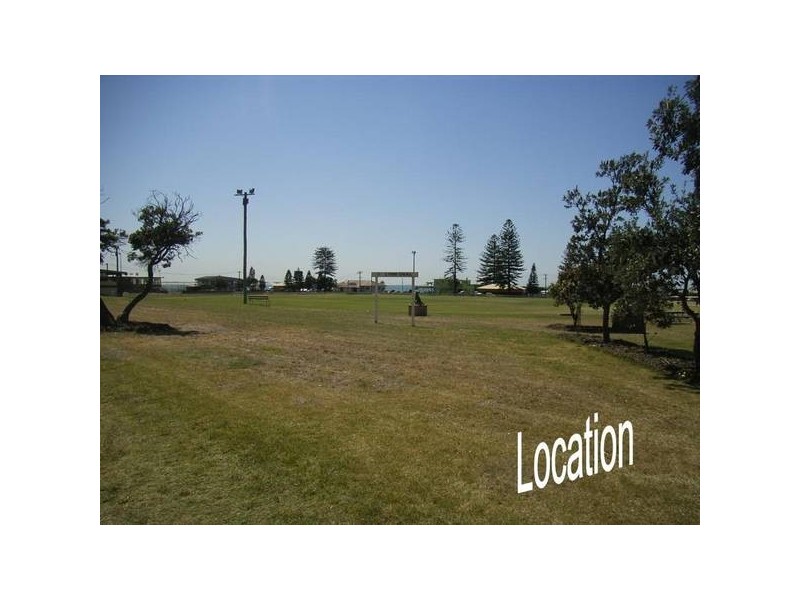 102 Roxburgh Street, Stockton NSW 2295