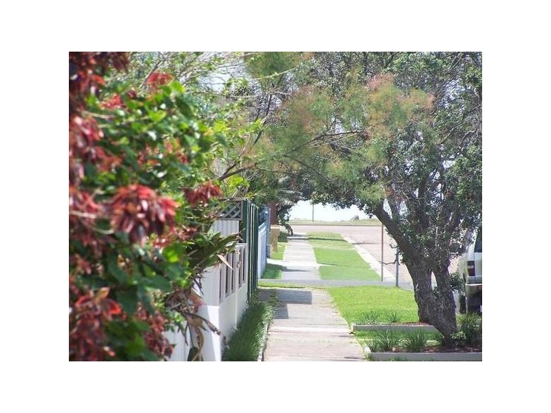 5 Cardigan Street, Stockton NSW 2295