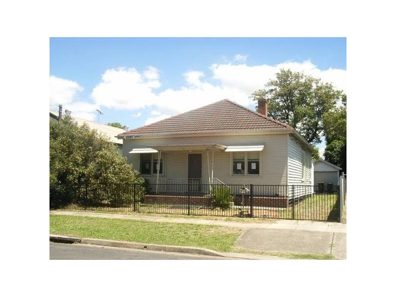 8 Henson Avenue, Mayfield East NSW 2304