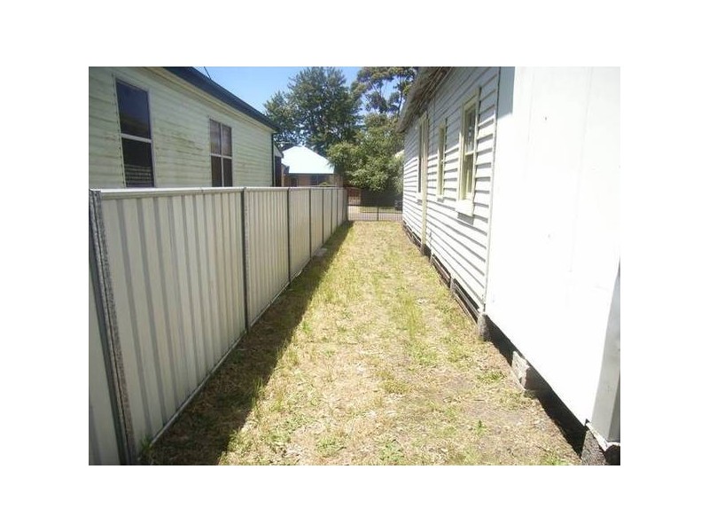 8 Henson Avenue, Mayfield East NSW 2304