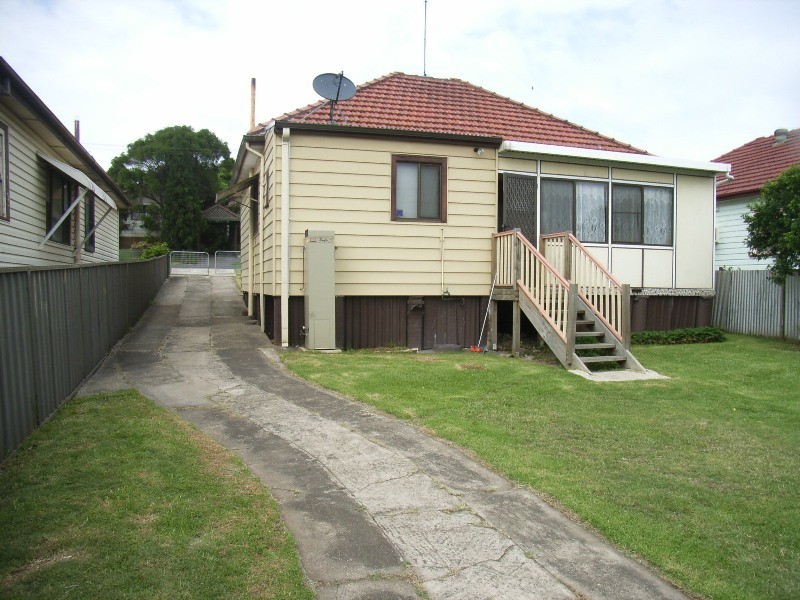 17 Groongal Street, Mayfield NSW 2304