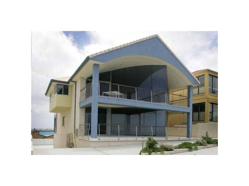 84 MEMORIAL DR, Bar Beach NSW 2300