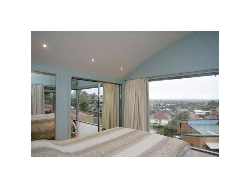 84 MEMORIAL DR, Bar Beach NSW 2300