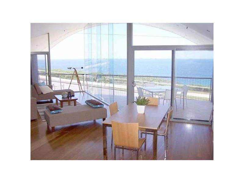 84 MEMORIAL DR, Bar Beach NSW 2300