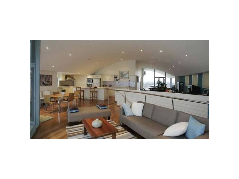 84 MEMORIAL DR, Bar Beach NSW 2300