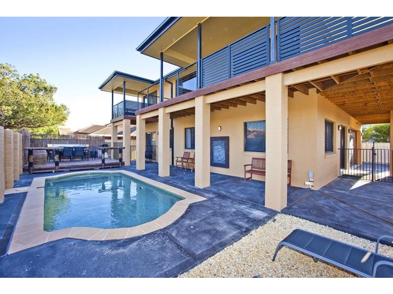 17 Pembroke Street, Stockton NSW 2295