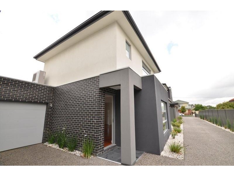 2/3 Montgomery Street, Maidstone VIC 3012