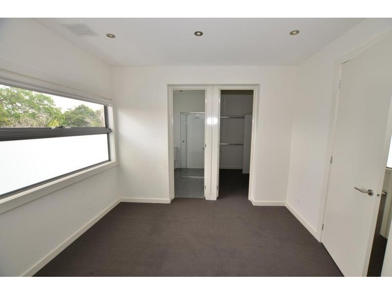 2/3 Montgomery Street, Maidstone VIC 3012