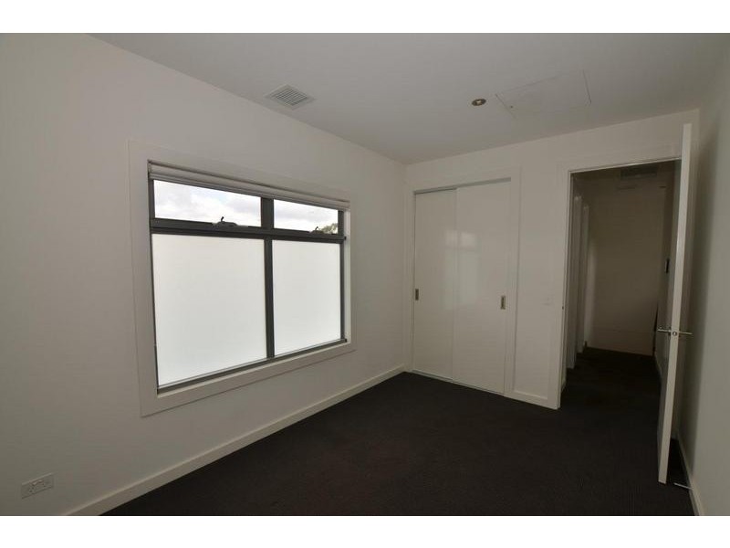 2/3 Montgomery Street, Maidstone VIC 3012