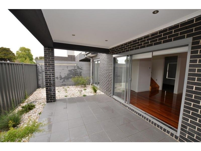 2/3 Montgomery Street, Maidstone VIC 3012