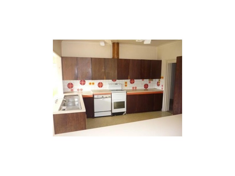 4 Emu Road, Maidstone VIC 3012