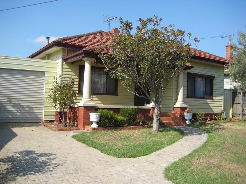 8 Kingaroy Street, Sunshine VIC 3020