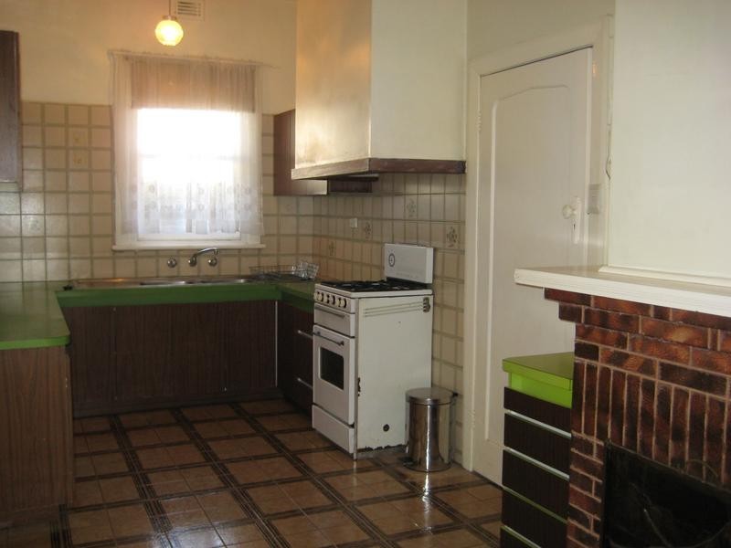 8 Kingaroy Street, Sunshine VIC 3020