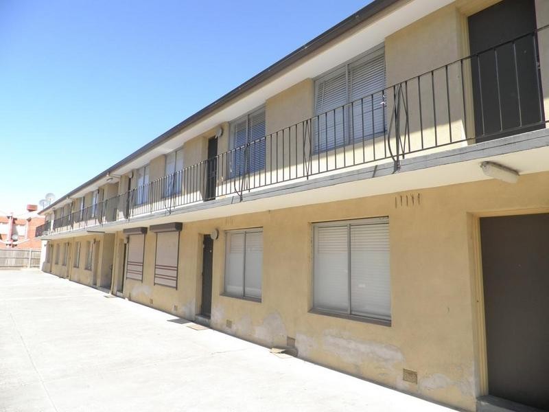 2/709 Barkly Street, West Footscray VIC 3012