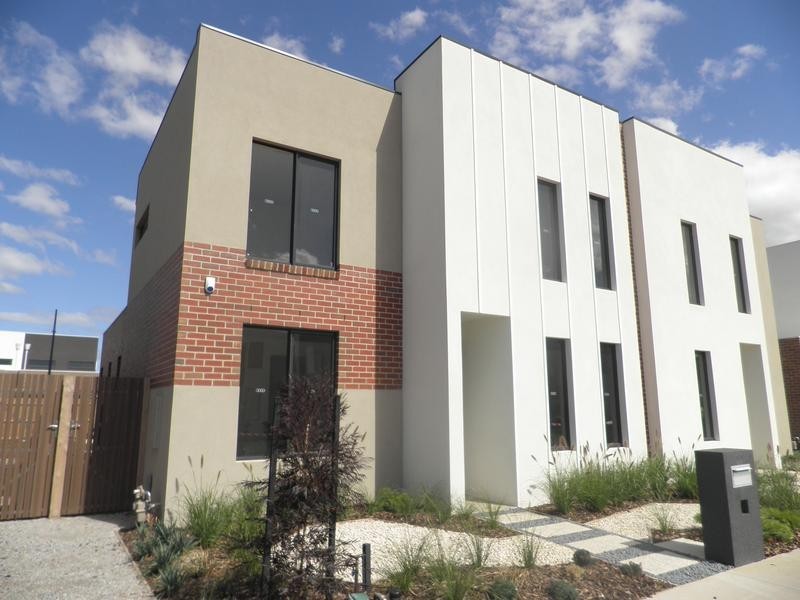 10 Beaurepaire Way, Footscray VIC 3011