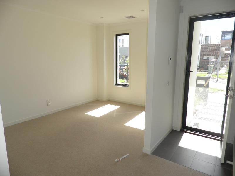 10 Beaurepaire Way, Footscray VIC 3011