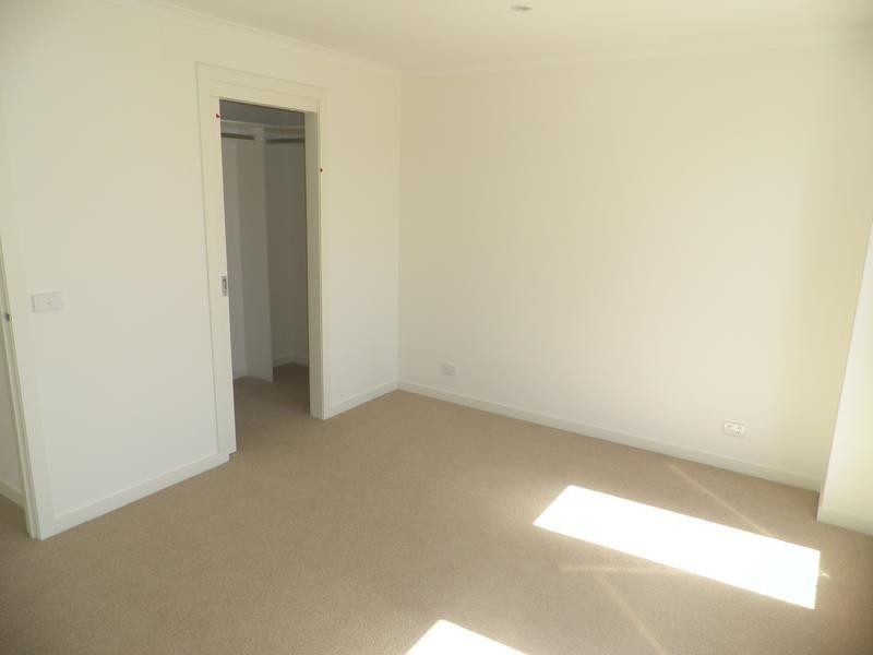 8 Beaurepaire Parade, Footscray VIC 3011