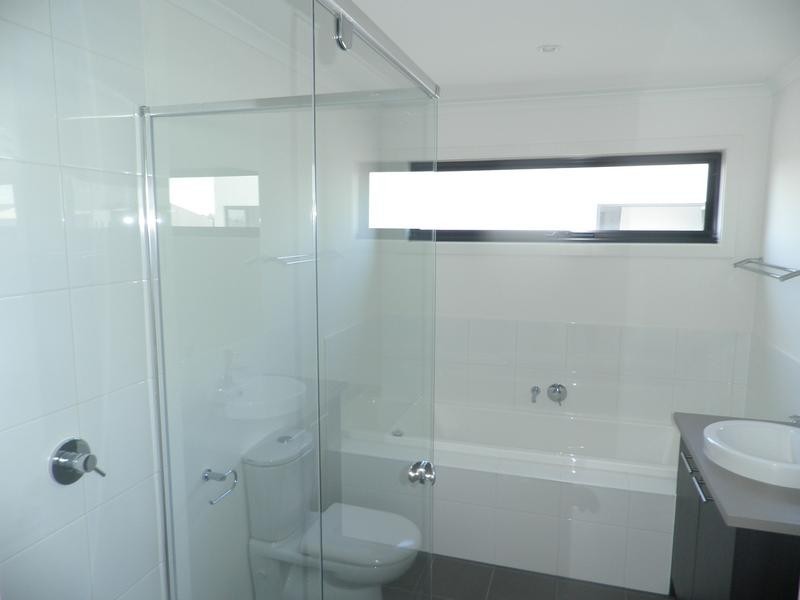 8 Beaurepaire Parade, Footscray VIC 3011