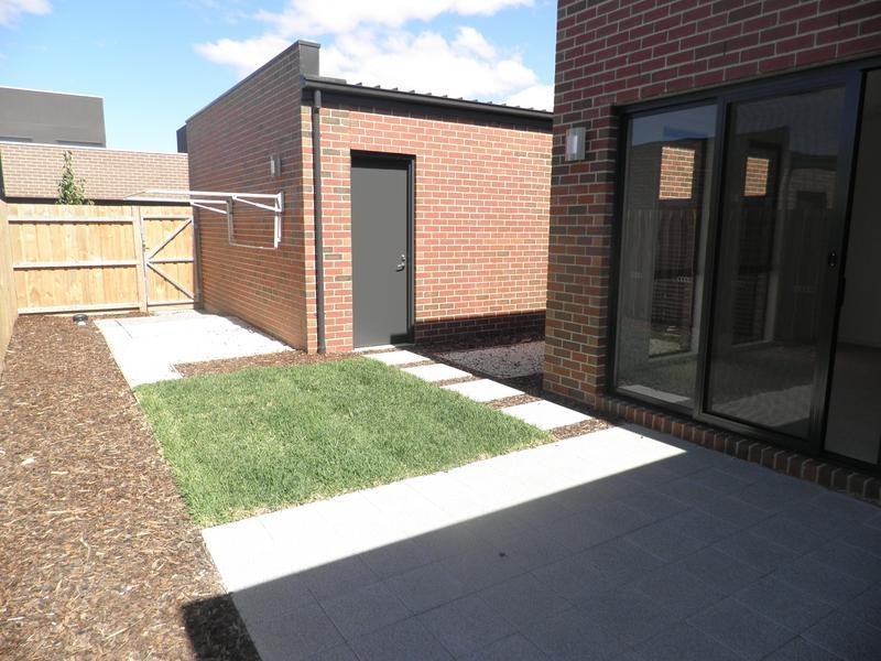 8 Beaurepaire Parade, Footscray VIC 3011