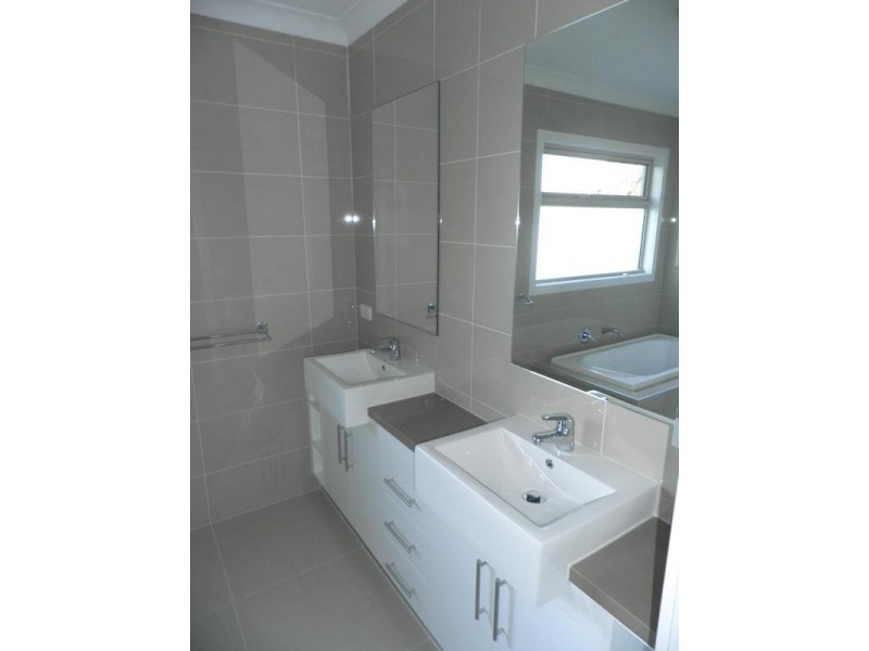 24a Monmouth, Newport VIC 3015