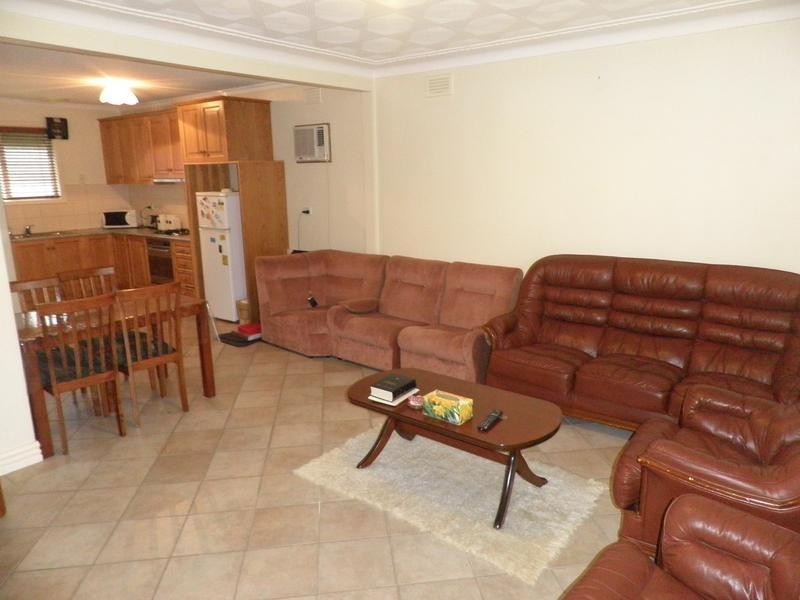 2/44 Ford Avenue, Sunshine North VIC 3020