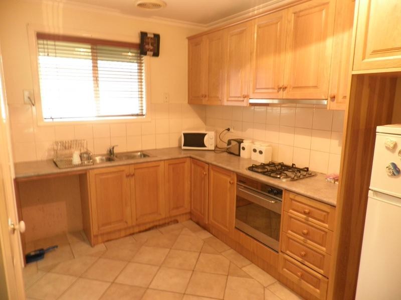 2/44 Ford Avenue, Sunshine North VIC 3020