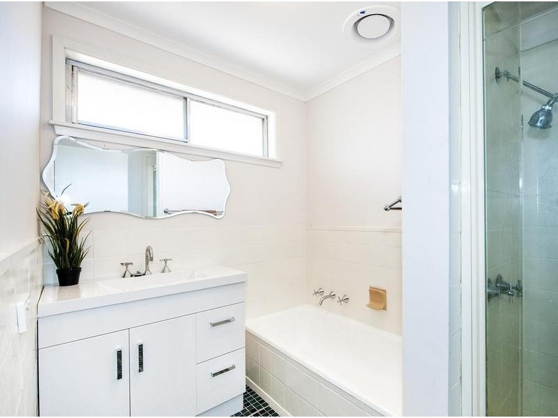 2 Kermeen Street, Sunshine West VIC 3020