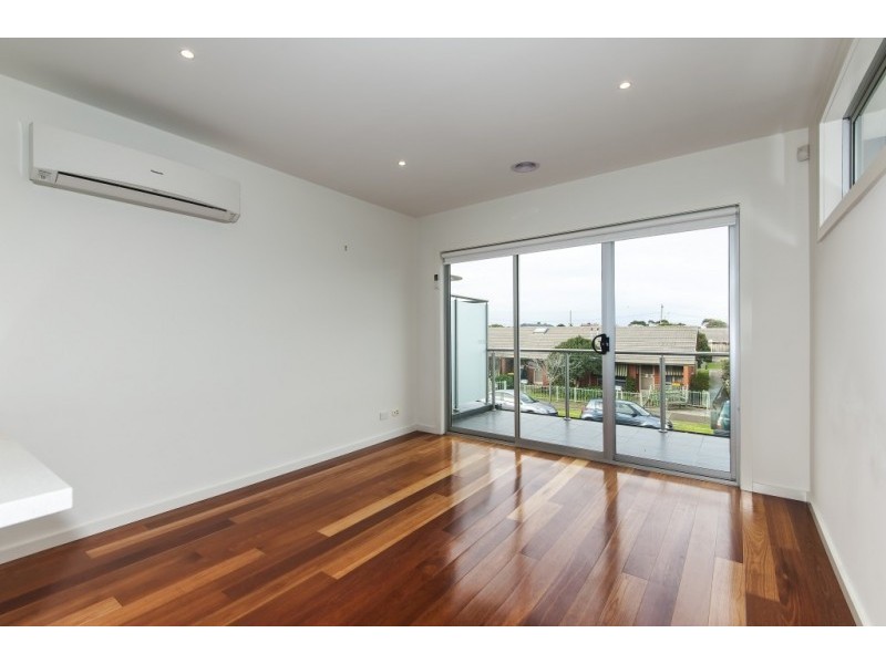 5 Desmond Street, Maidstone VIC 3012