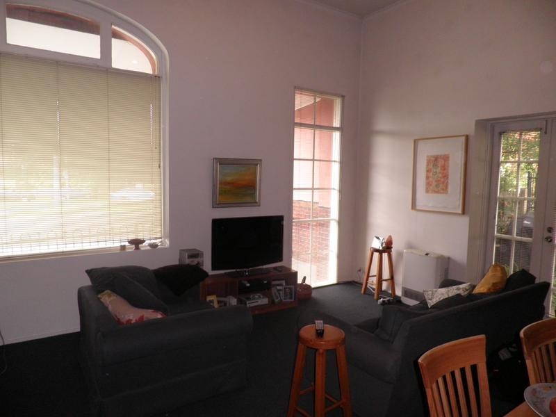 1/2 Ballarat Road, Footscray VIC 3011