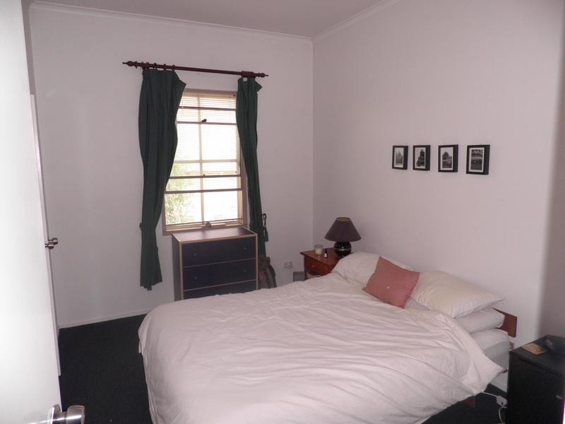 1/2 Ballarat Road, Footscray VIC 3011