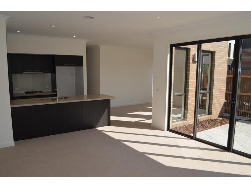 77 McDougall Drive, Footscray VIC 3011
