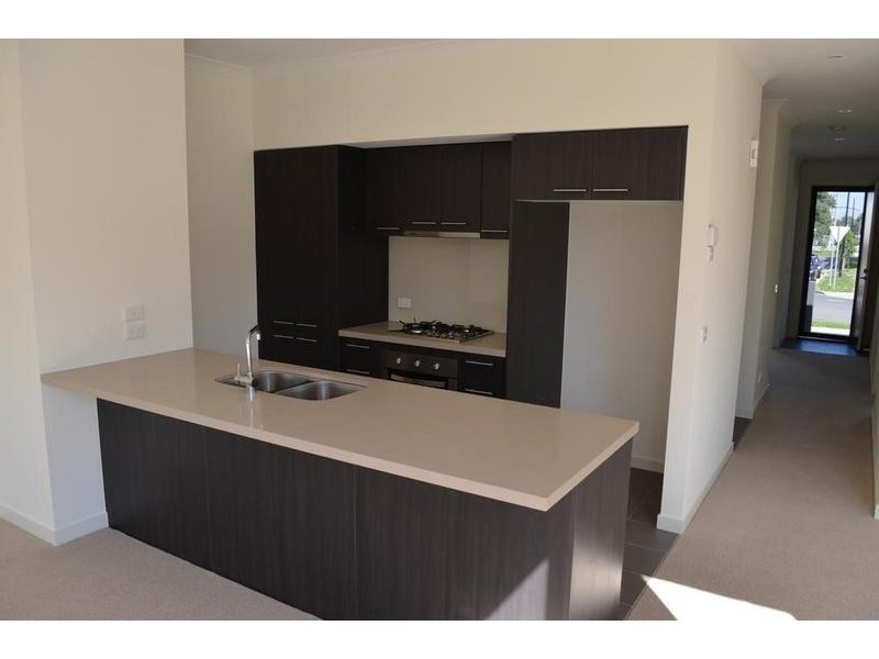 77 McDougall Drive, Footscray VIC 3011
