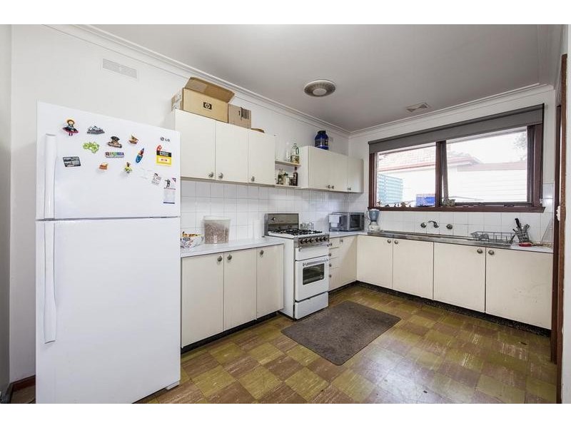 2/135 Essex Street, West Footscray VIC 3012