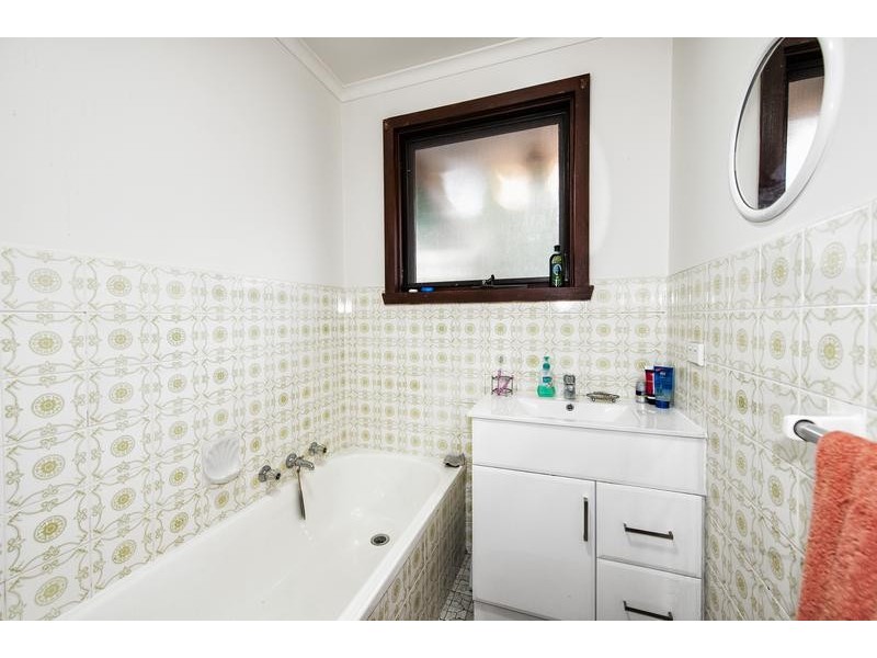 2/135 Essex Street, West Footscray VIC 3012