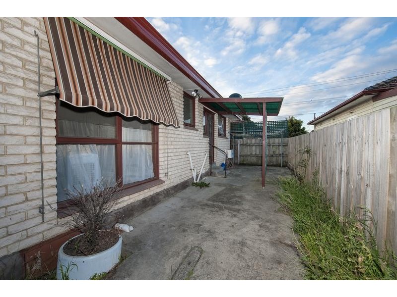 2/135 Essex Street, West Footscray VIC 3012