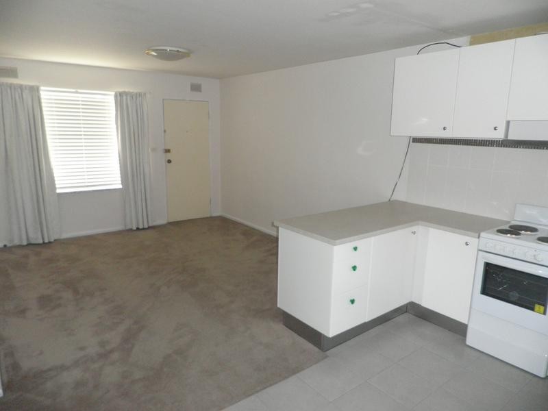 2/709 Barkly Street, West Footscray VIC 3012