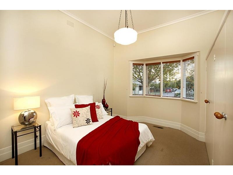 17 Hamilton Street, Seddon VIC 3011