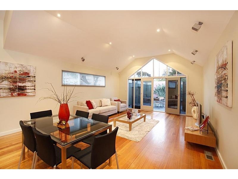 17 Hamilton Street, Seddon VIC 3011