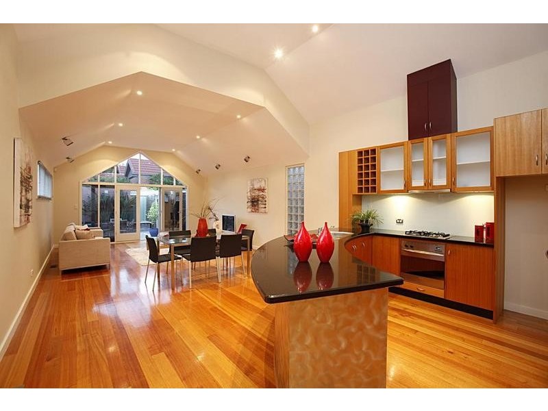 17 Hamilton Street, Seddon VIC 3011