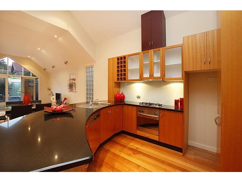 17 Hamilton Street, Seddon VIC 3011