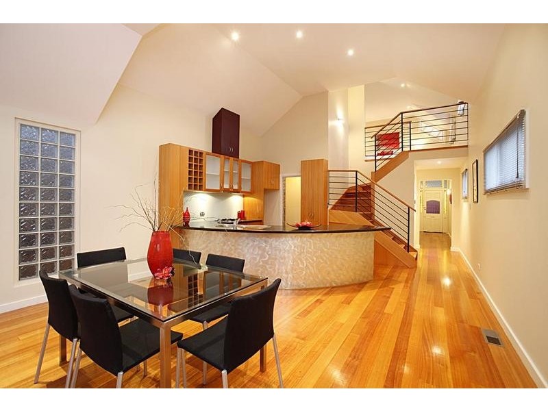 17 Hamilton Street, Seddon VIC 3011