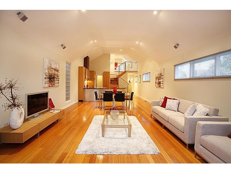 17 Hamilton Street, Seddon VIC 3011