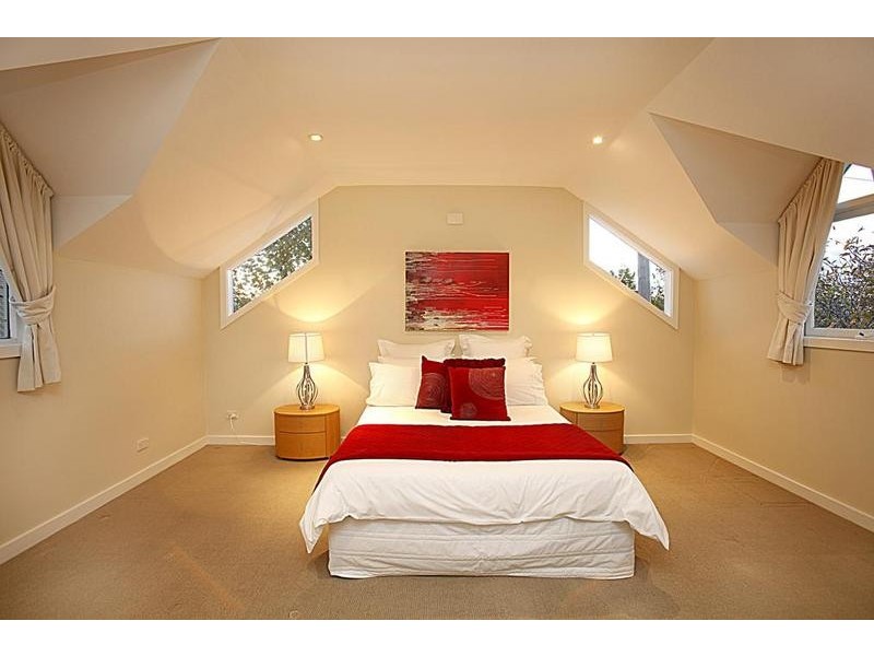 17 Hamilton Street, Seddon VIC 3011